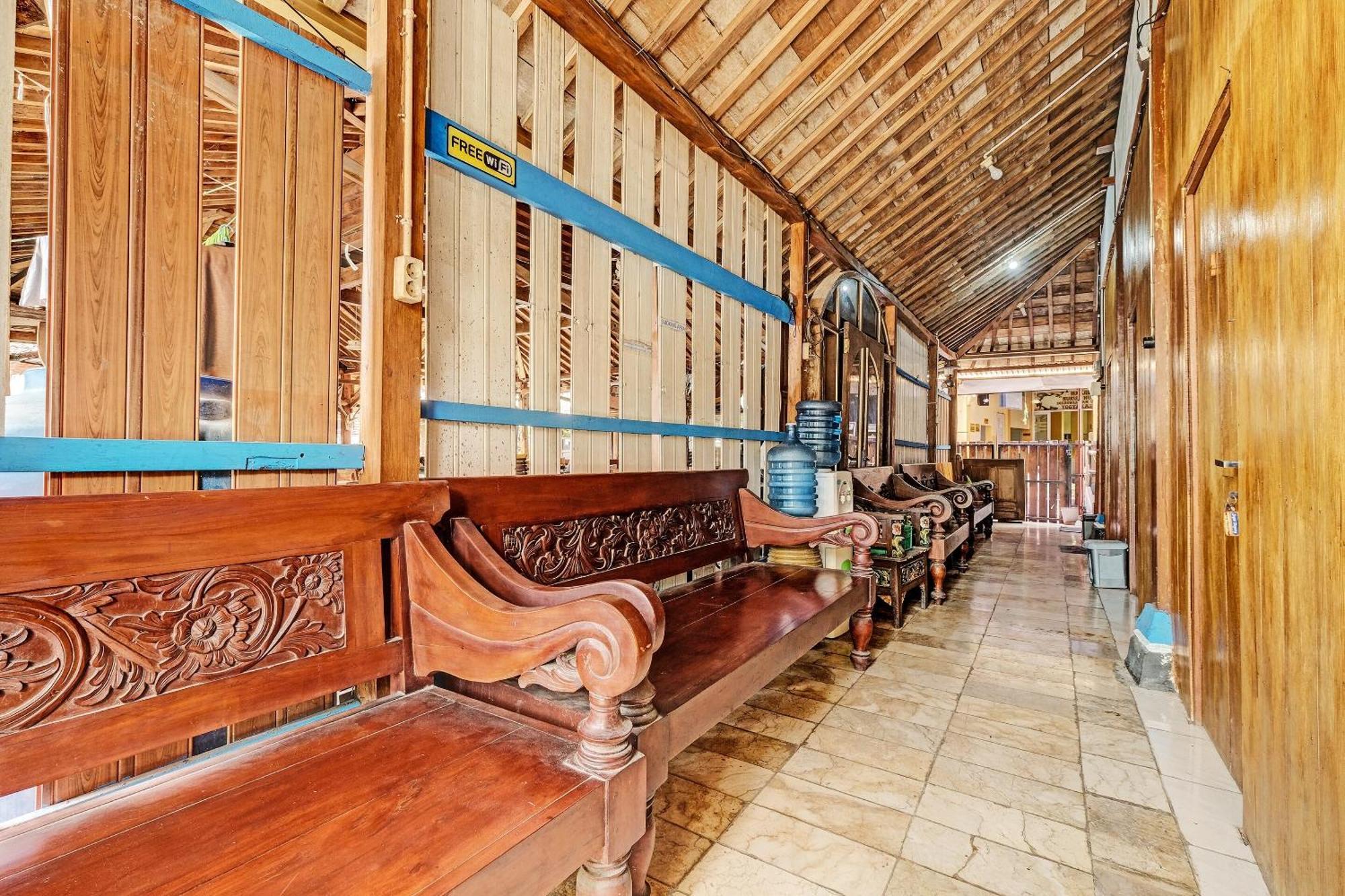 Spot On 91916 Joglo Doyong Homestay Syariah Yogyakarta Exterior foto