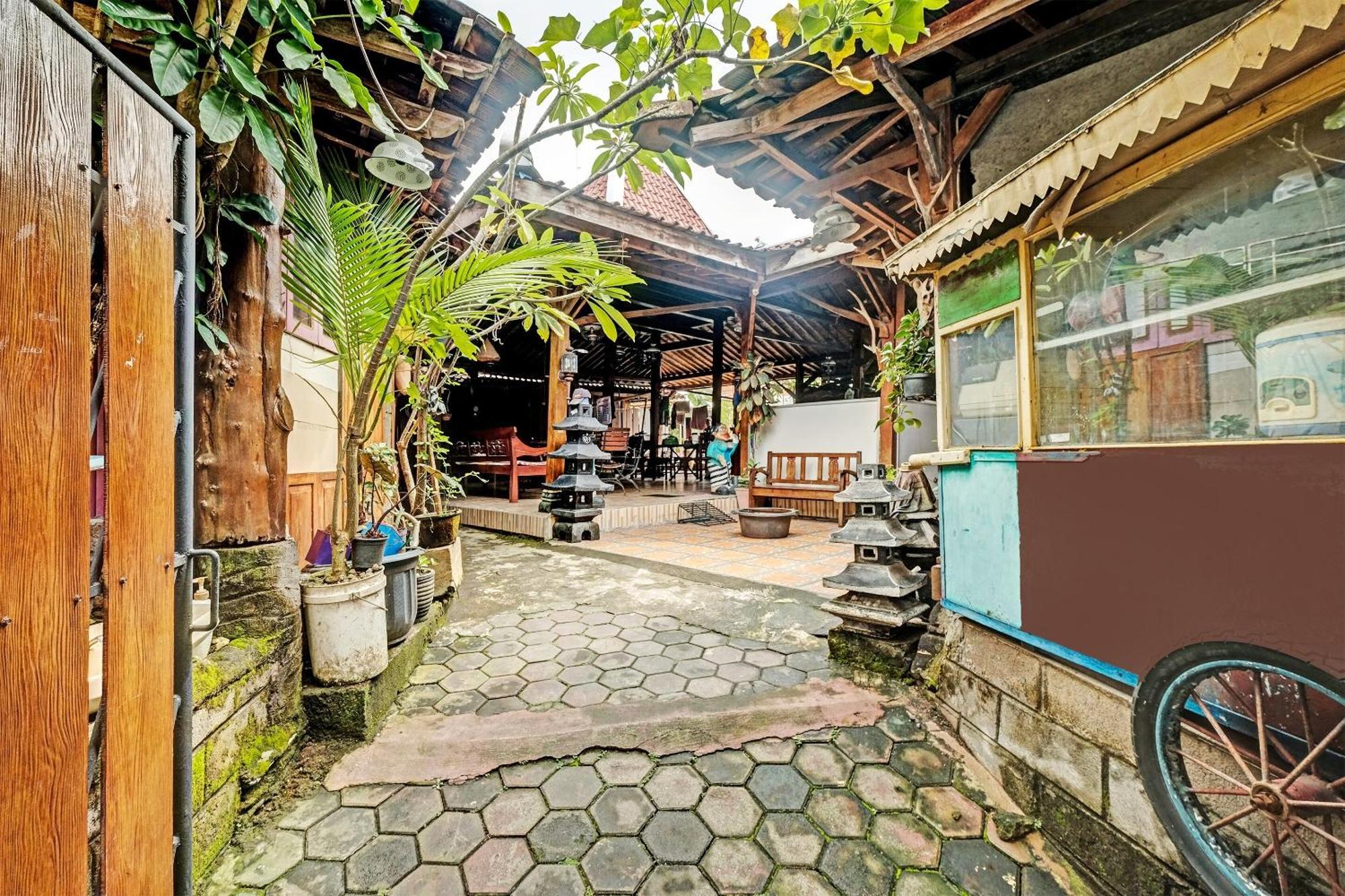 Spot On 91916 Joglo Doyong Homestay Syariah Yogyakarta Exterior foto